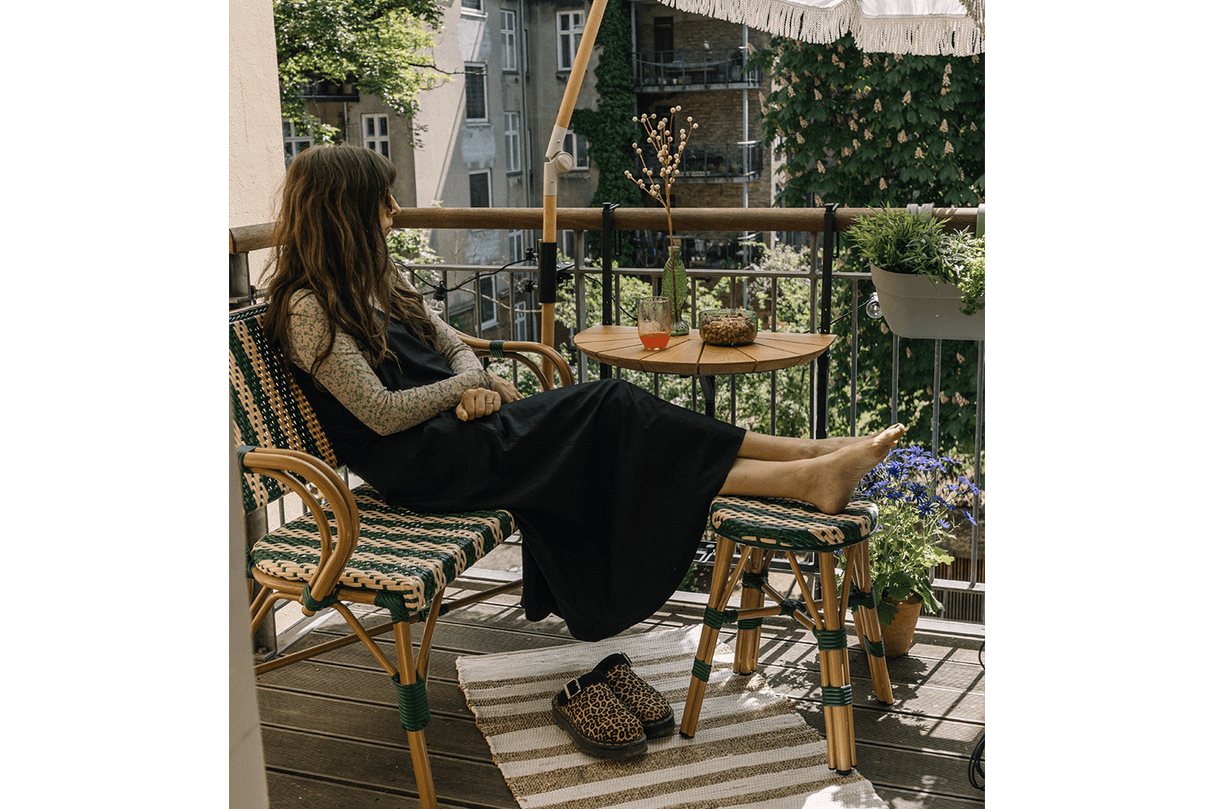 Claire Cafébänk mit französischem Flechtmuster