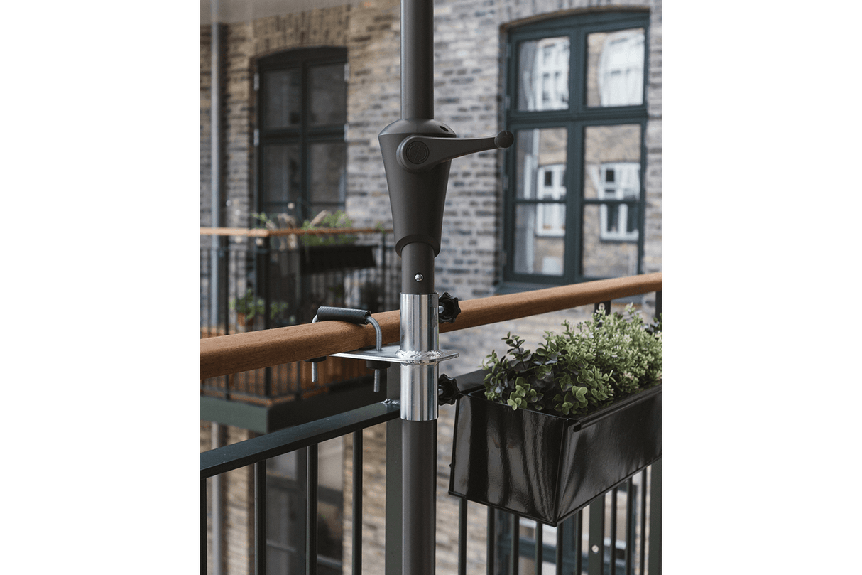 Tyge Sonnenschirmhalter aus verzinktem Stahl