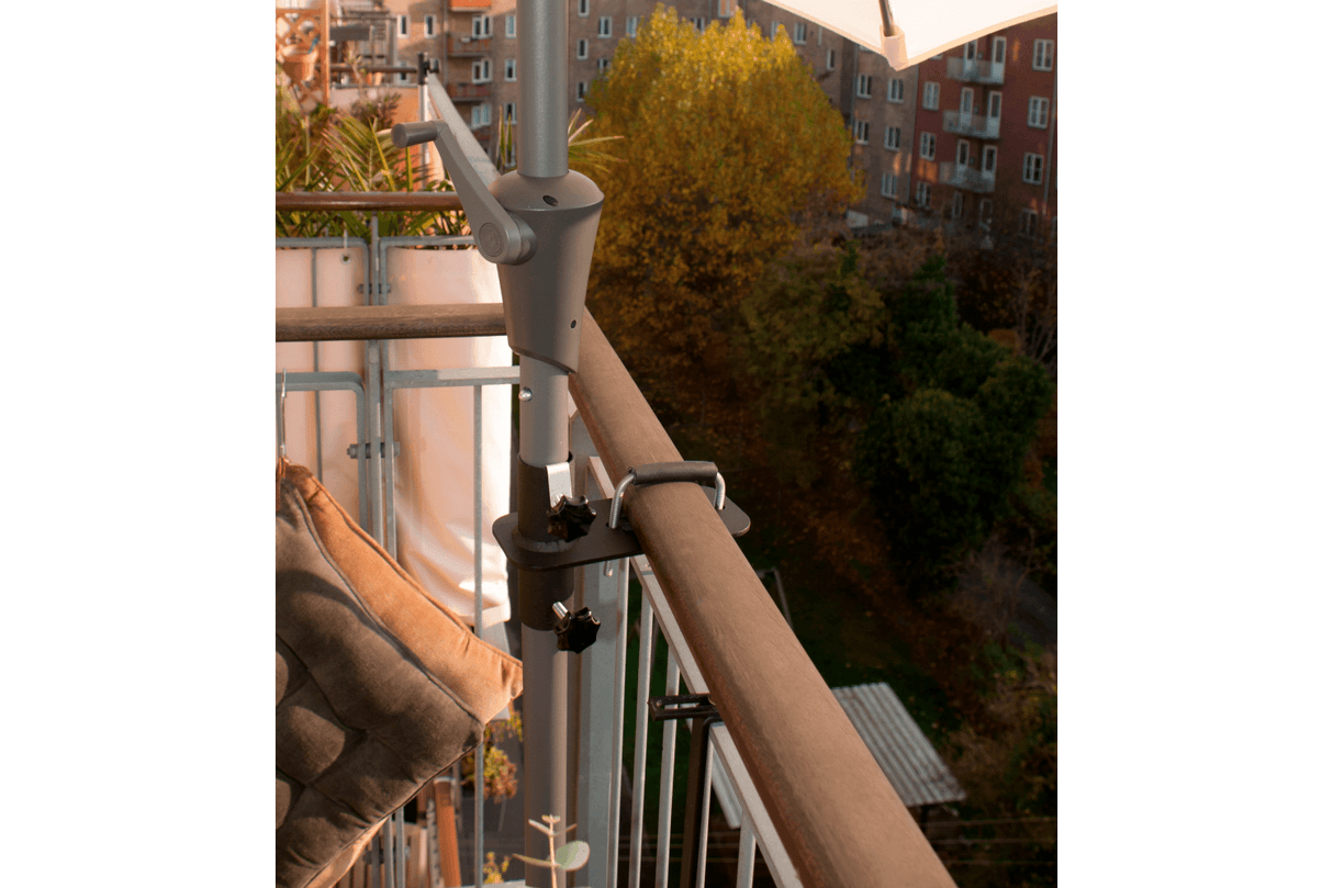 Ville Sonnenschirmhalter für abgerundetes Geländer