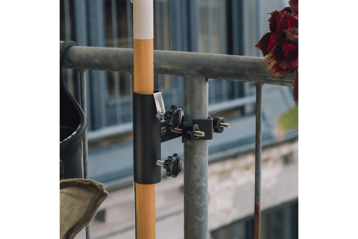 Carl Sonnenschirmhalter für vertikalen runden Geländerstangen