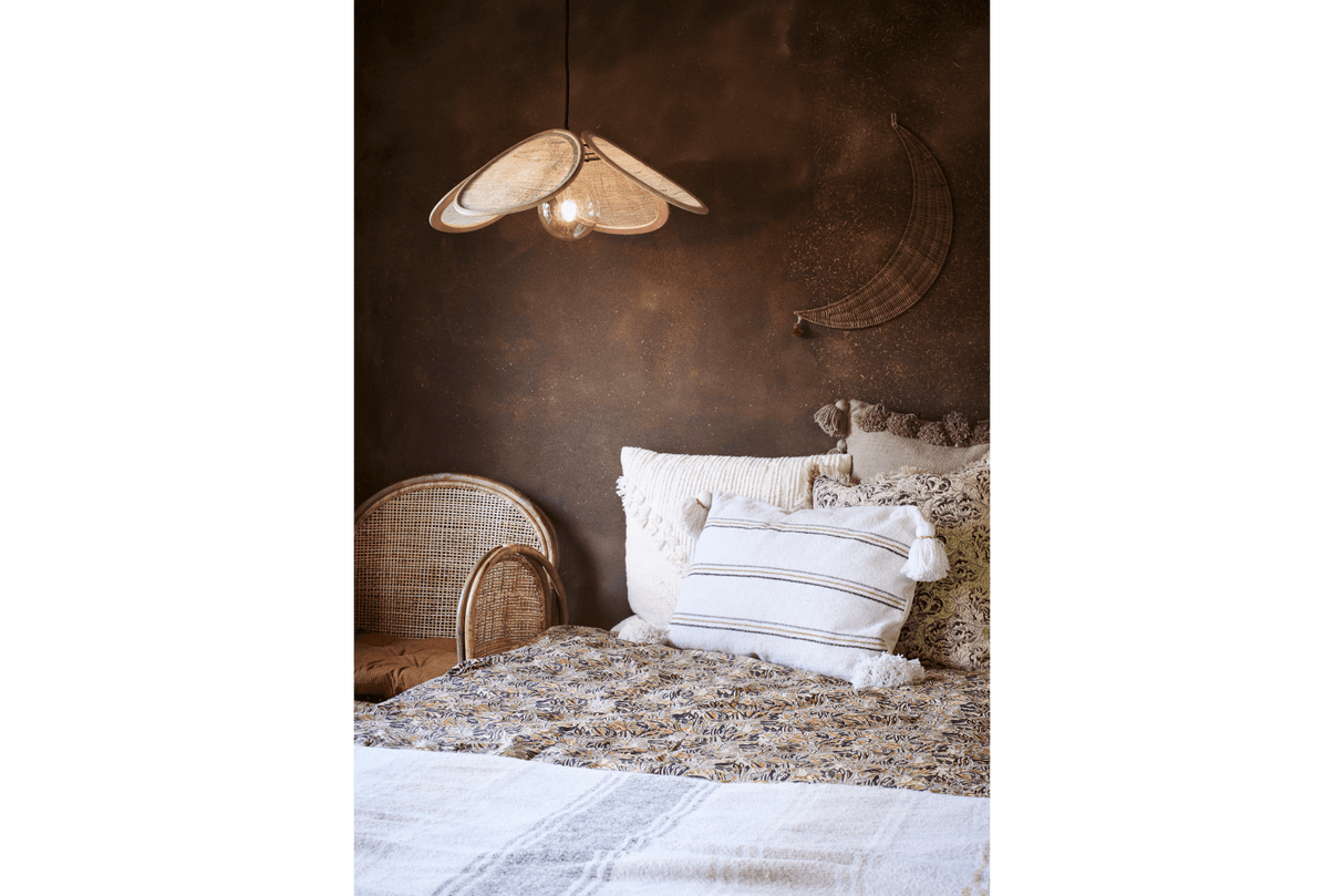 Kissenbezug mit 3 farbigen Streifen und Quasten 40 x 60 cm