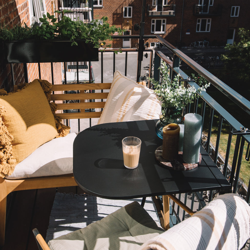Guide: So richten Sie Ihren Balkon minimalistisch ein