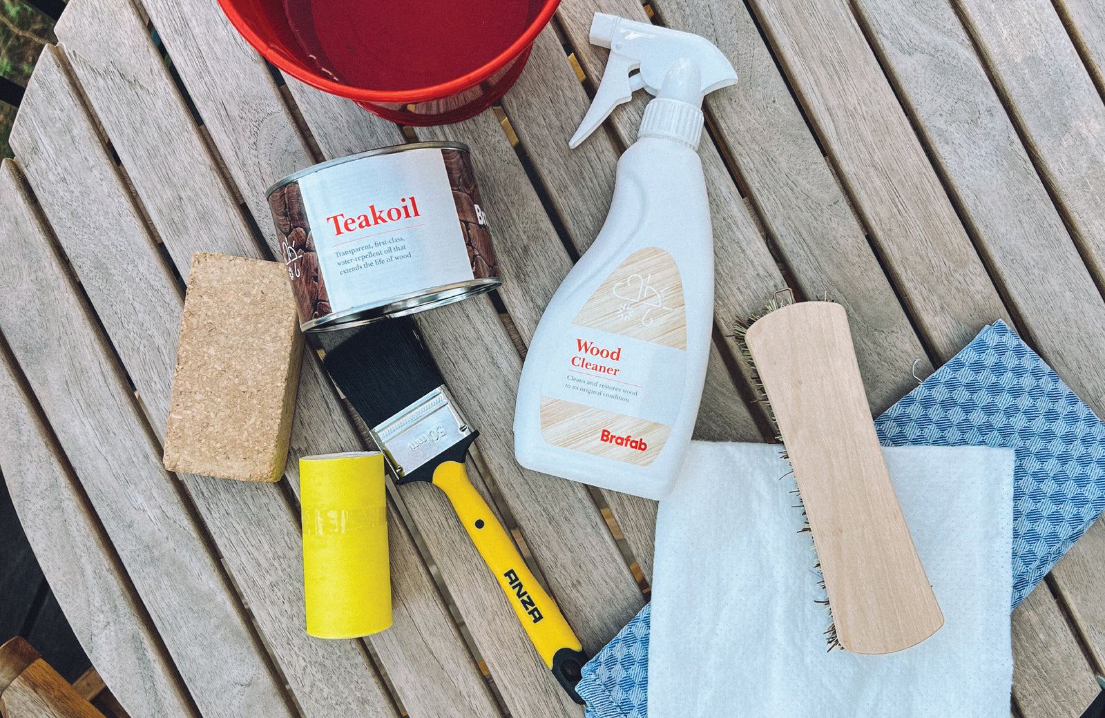 Frühjahrsputz auf dem Balkon? Machen Sie Ihre Teakmöbel bereit für den Frühling