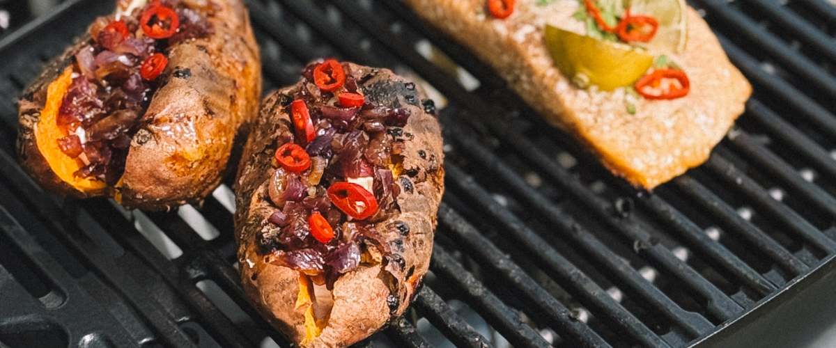 Gegrillter Lachs, Schrebergarten-Idylle und grüne Akzente bei May Silja