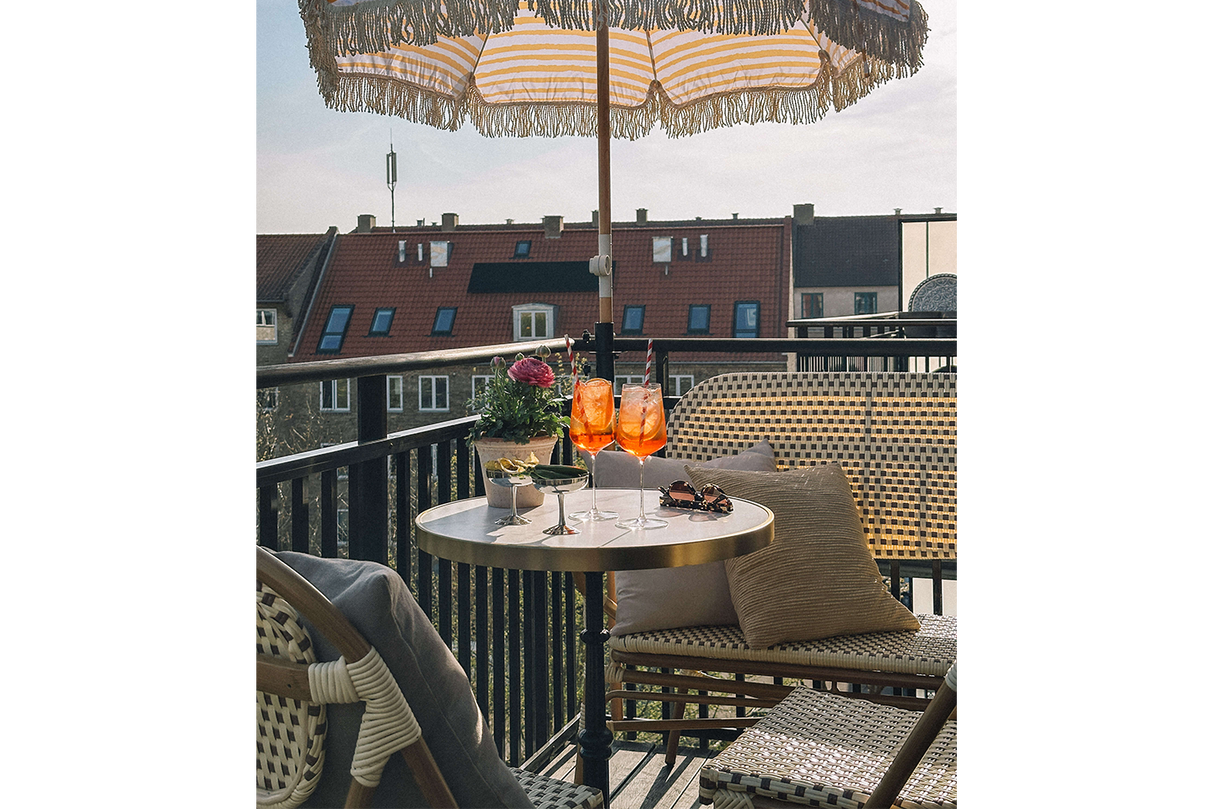 Babette Cafébänk mit französischem Flechtmuster