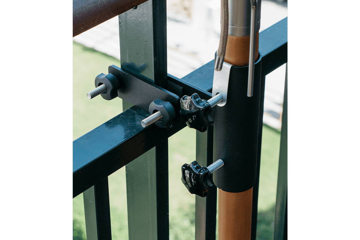 Kari Sonnenschirmhalter für dünne vertikale Geländerstangen