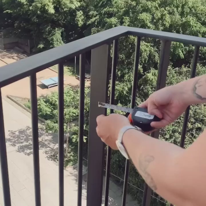 Kari Sonnenschirmhalter für dünne vertikale Geländerstangen