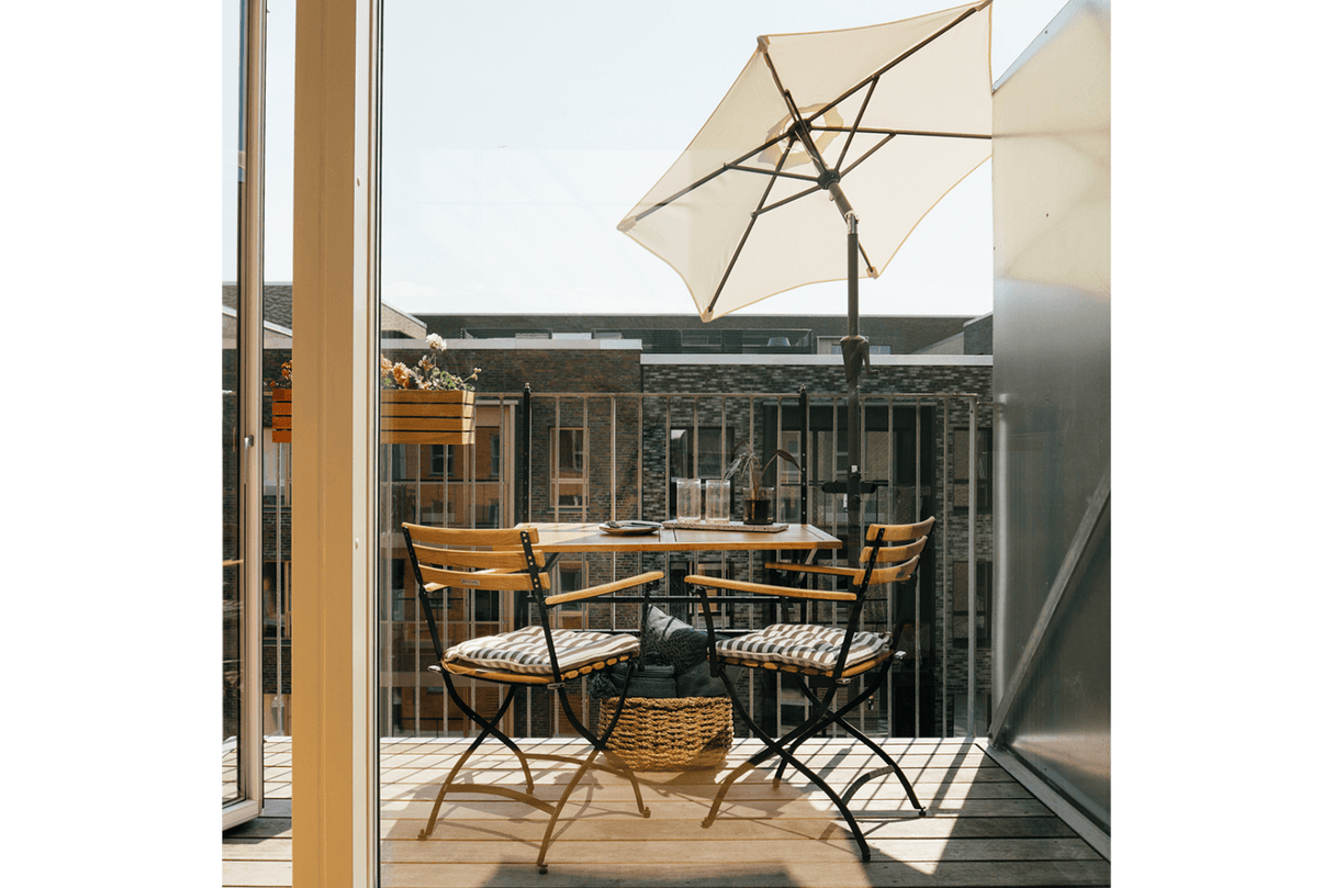 Frida Balkonsonnenschirm mit Hebe und Kippfunktion Ø160 / Ø200 cm