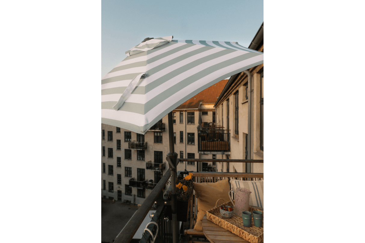 Frida gestreifter Balkonsonnenschirm mit Hebe und Kippfunktion Ø160 / Ø200 cm